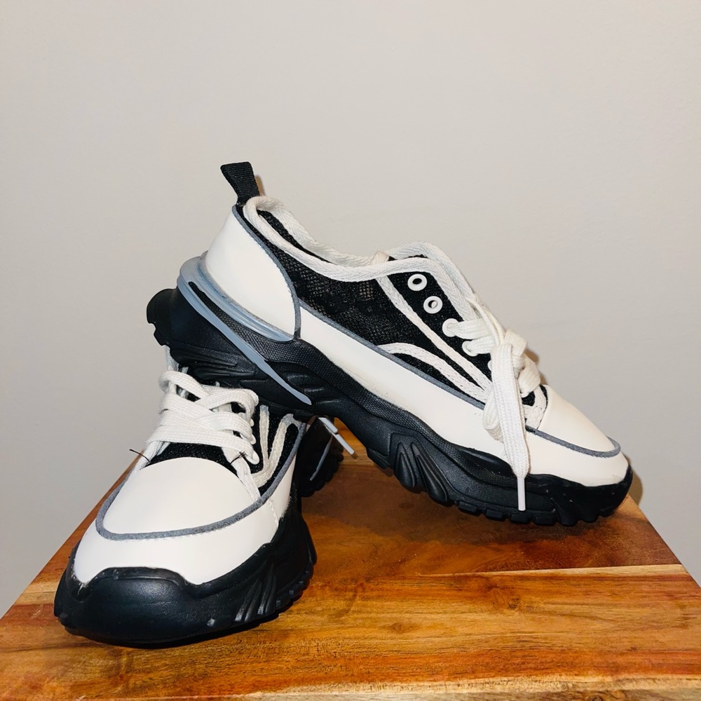 Shoes - Picture 2 of 3